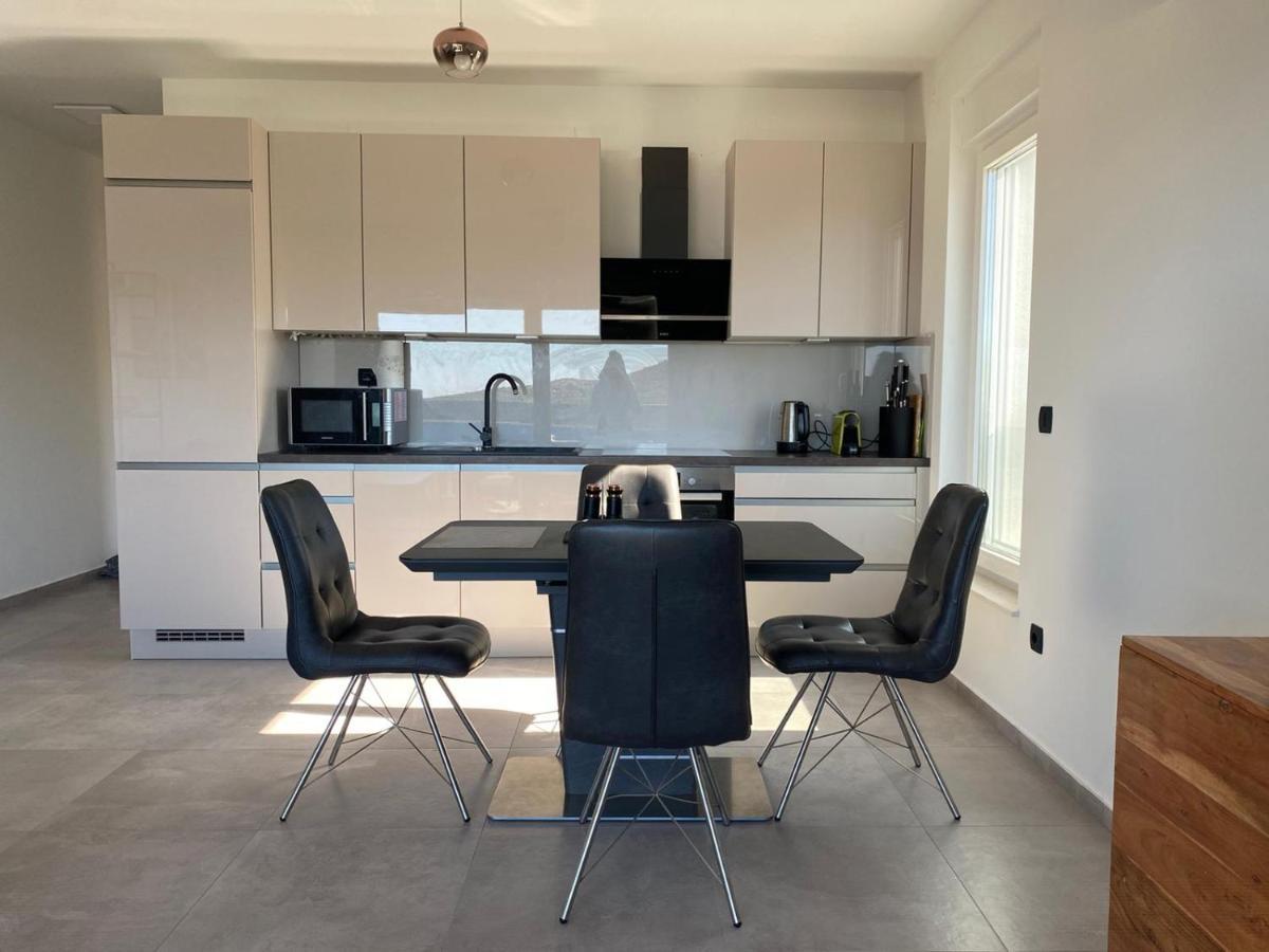 Apartment Primero Примоштен Екстер'єр фото